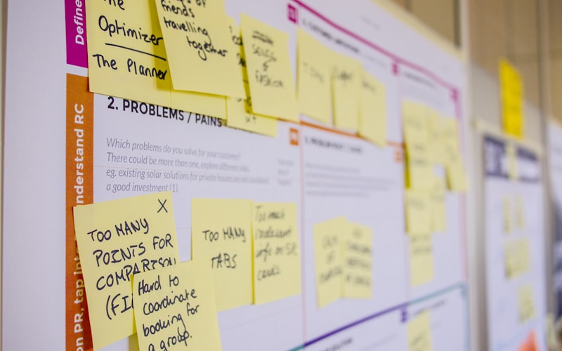 Task flow: nurse receives alert → opens app → triages patient